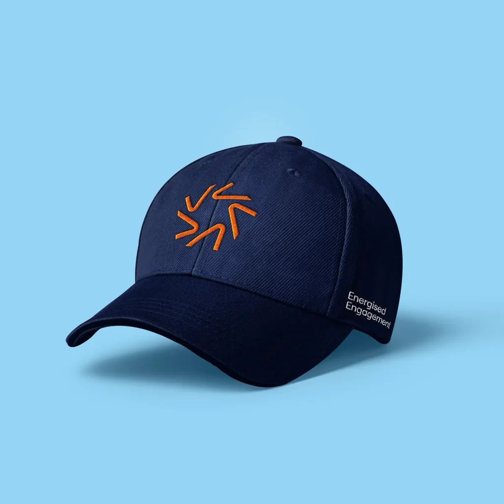 Cap with embroidered logo.